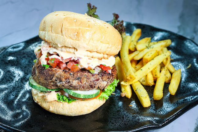 Smokey Oak - Hospitality and gastronomy