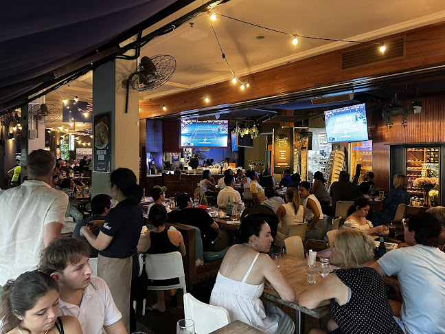 Boomarang Bistro & Bar - Singapore