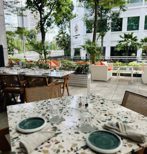 81 Clemenceau Ave, #01-15/16 UE Square, Singapore 239917