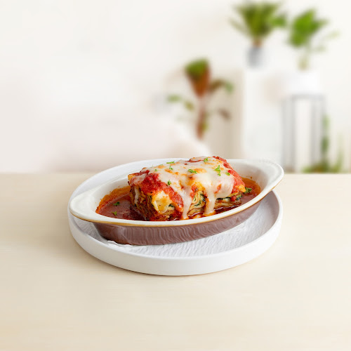 Geláre Bugis+ - Hospitality and gastronomy