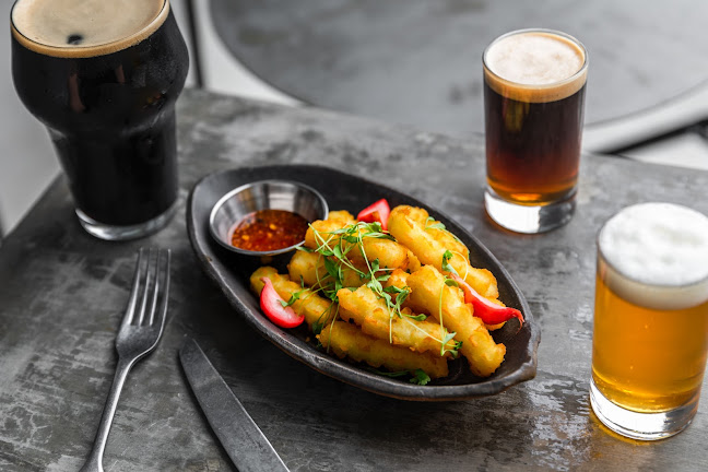 Opinii despre Almost Famous Bar în Singapore - Hospitality and gastronomy