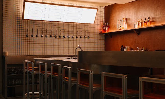 Comentarii opinii despre Almost Famous Bar