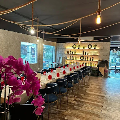 R Italian Kitchen & Smokehouse