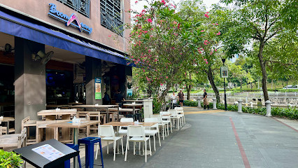 Boomarang Bistro & Bar