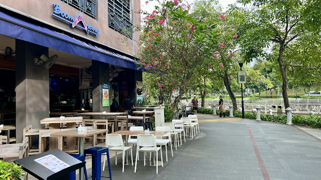 Boomarang Bistro & Bar