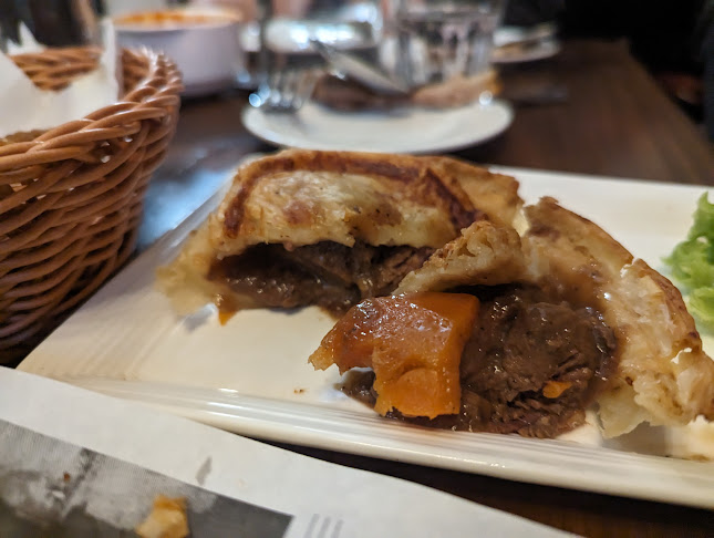 georges @ Oasis - Hospitality and gastronomy