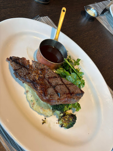 Wooloomooloo Steakhouse Singapore - Hospitality and gastronomy