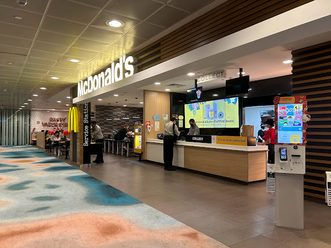 McDonald's Changi Airport Terminal 2 (T2) Transit Lounge - Hospitality and gastronomy