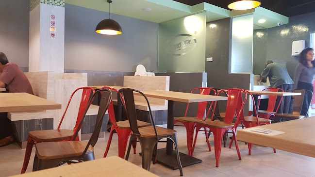 Arnold's Fried Chicken Bedok Branch - Hospitality and gastronomy