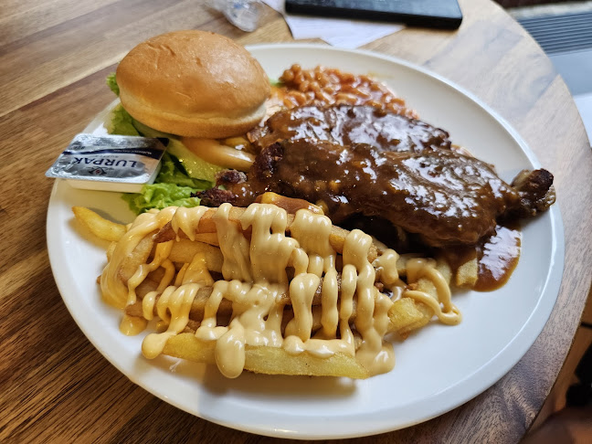 Tuck In - Hospitality and gastronomy