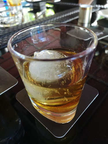 Mel's Place Restaurant & Bar - Singapore