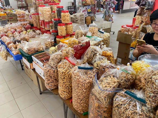 Hong Leng Tidbits - Singapore