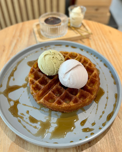 Lilac Oak | Vegan Café & Bakes - Hospitality and gastronomy