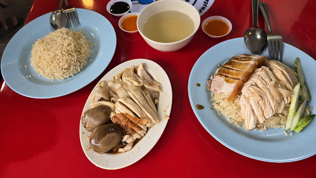 Hougang Hainanese Boneless Chicken Rice (Yi Qi Fa)