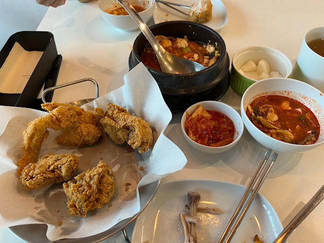 88 Chicken (팔팔치킨) - Hospitality and gastronomy
