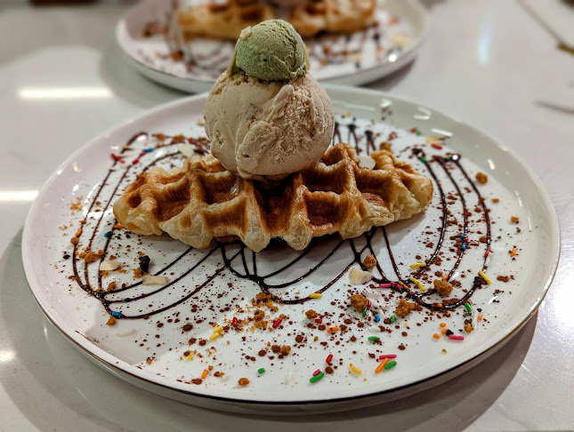 Overscoop (Orchard Central): Freshly Made Waffles
