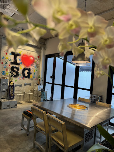 408 Race Course Rd, Singapore 218656