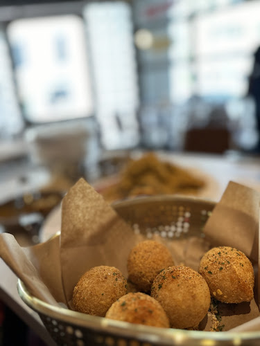 212 Telok Ayer St, Singapore 068645