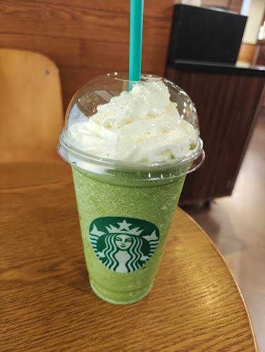 Opinii despre Starbucks Kallang Wave Mall în Singapore - Hospitality and gastronomy