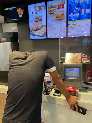 Opinii despre McDonald's Shell Hougang în Singapore - Hospitality and gastronomy