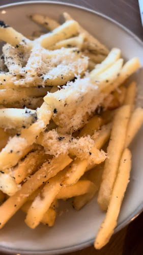 Opinii despre Under Der Linden: Café | Pets Friendly | Events Space | Restaurant | One North | Portsdown | Coffee în Singapore - Hospitality and gastronomy