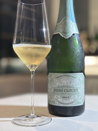 Convivial Champagne Bar