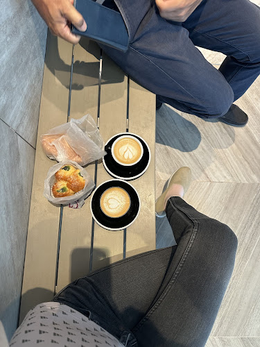 Opinii despre Upside Down Coffee Roaster în Singapore - Hospitality and gastronomy