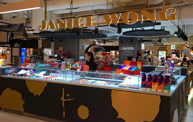 Opinii despre Janice Wong: Chocolate & Desserts in Paragon | Singapore Delivery în Singapore - Hospitality and gastronomy