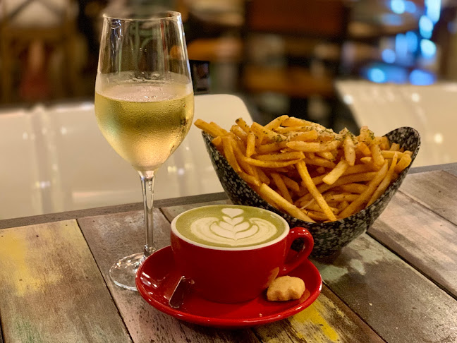 Brunches Cafe - Hospitality and gastronomy