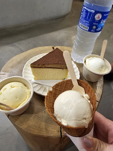 FATCAT Ice Cream & Coffee Boutique - Singapore