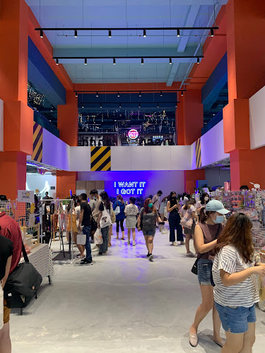 Fleawhere @ Queensway - Singapore