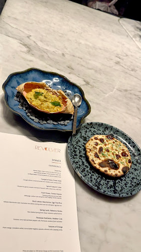 Comentarii opinii despre Revolver