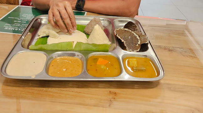 Opinii despre Cow and Farmer Pure Veg Restaurant în Singapore - Hospitality and gastronomy