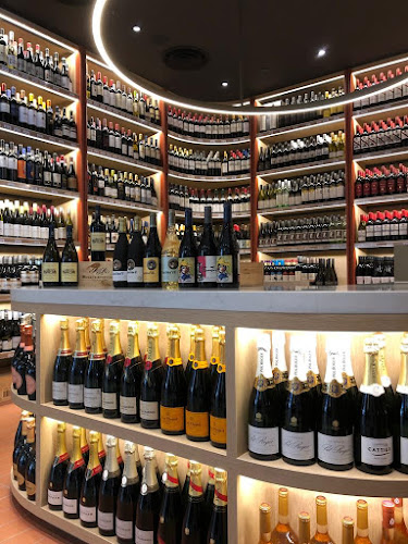 Bottles & Bottles @ Vivocity - Hospitality and gastronomy