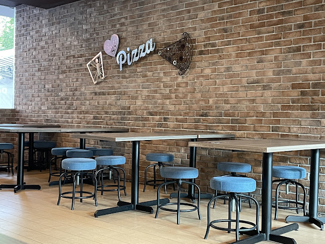 Domino's Pizza @ Mayflower (AMK) - Hospitality and gastronomy