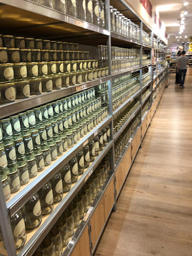 3 Gateway Dr, #01-06 Westgate, Singapore 608531