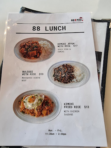 88 Chicken (팔팔치킨) - Hospitality and gastronomy