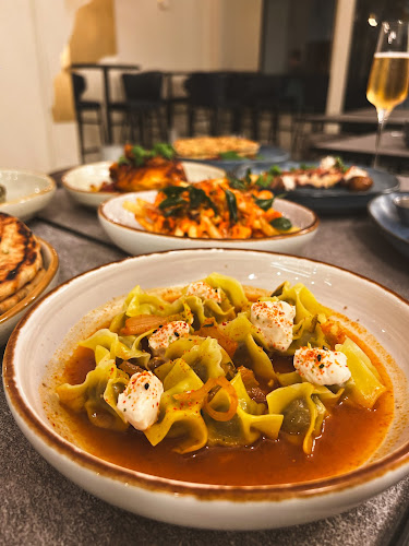 Comentarii opinii despre FREYA Modern Mediterranean