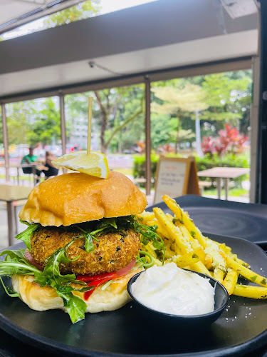 Opinii despre Fly by Shaker Lakers în Singapore - Hospitality and gastronomy