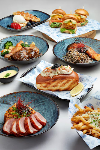 Express Cafe & Bar @ Holiday Inn Express & Suites Singapore Novena - Singapore