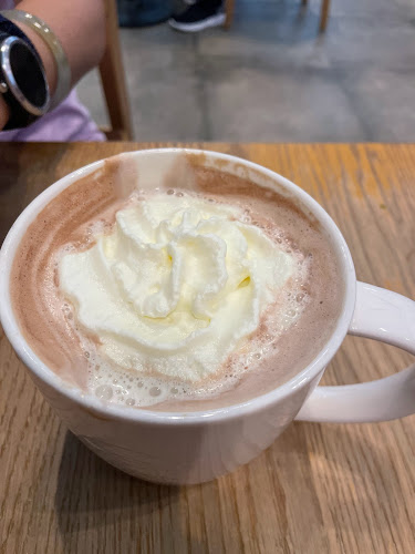 65 Airport Boulevard 02-90 Departure Hall, Level 2 Singapore Changi Airport, 819663