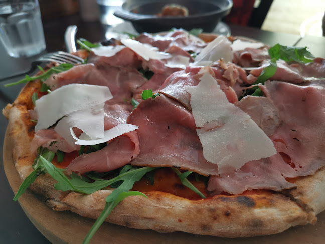 #881, Singapore 279893