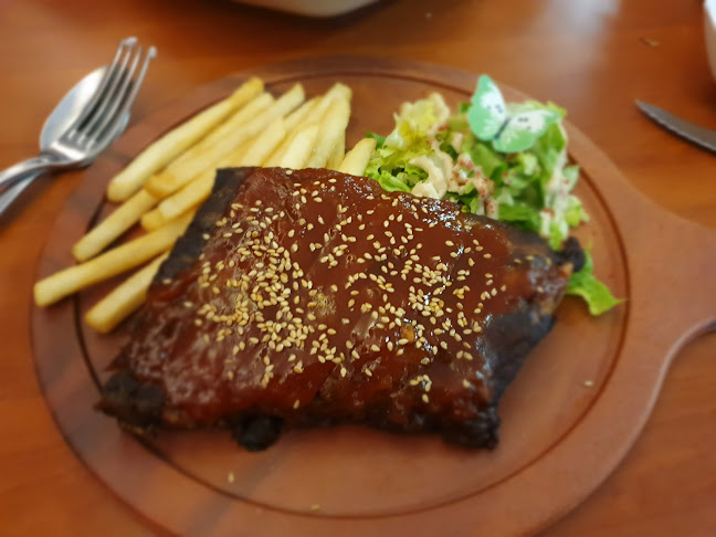 Dolphins Tavern - Singapore