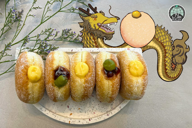 Delish "Hotel Pillow" Doughnuts - Hospitality and gastronomy