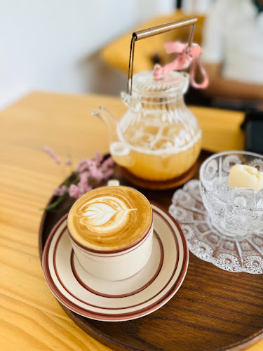 Under Der Linden: Café | Pets Friendly | Events Space | Restaurant | One North | Portsdown | Coffee - Singapore