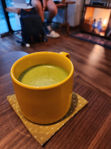 Ji Yue Coffee (集月咖啡) - Singapore