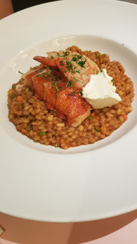 8 Sinaran Dr, #01-02/04 Oasia Hotel, Singapore 307470