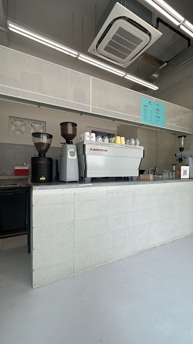 673 Geylang Rd, Lorong 35 Enter back alley behind Scissors Curry Rice coffee shop, Singapore 389600