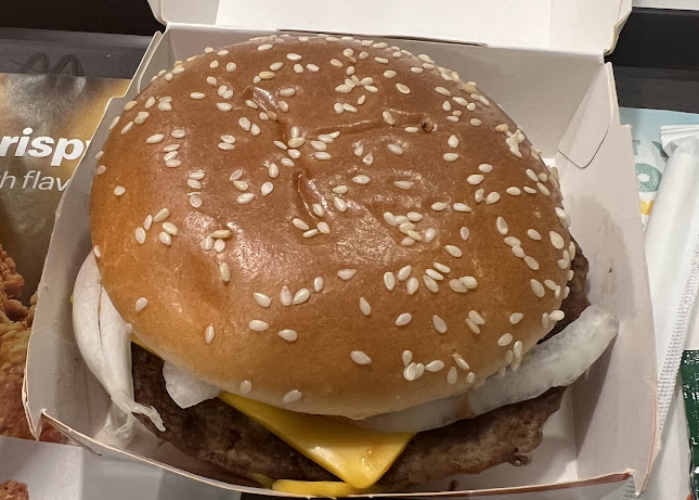 McDonald's Changi Airport Terminal 2 (T2) Transit Lounge - Hospitality and gastronomy