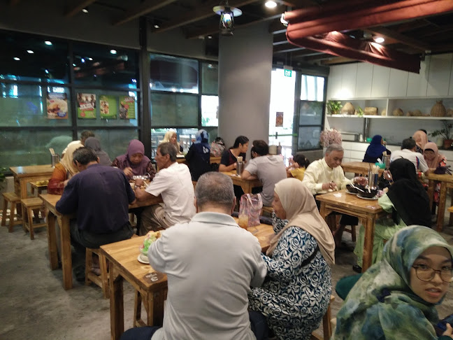 1 Engku Aman Turn, #01-04 Wisma Geylang Serai, 408528